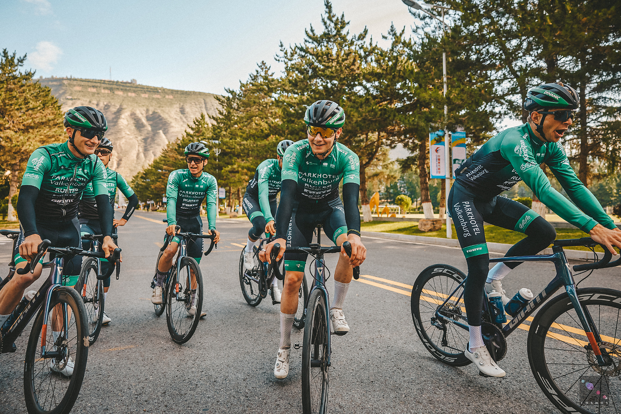 ysbSPORTS-自行车比赛中荷兰车手刷新大赛记录，夺冠