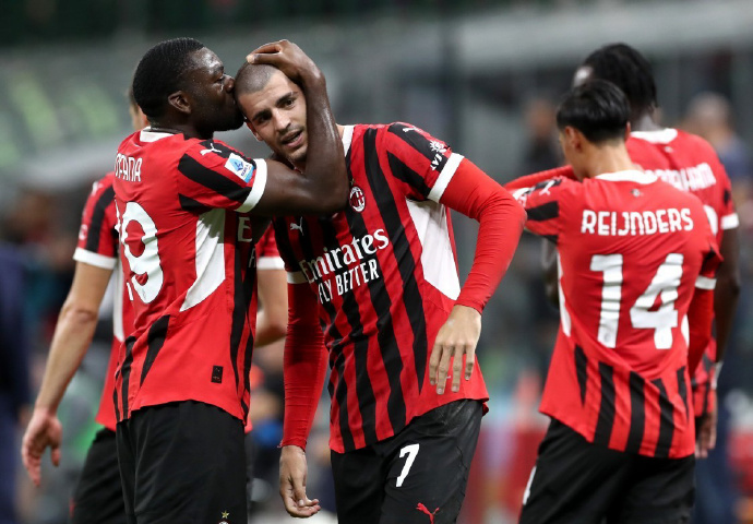 ysbSPORTS-AC米兰中场大将贡献任意球绝杀，豪取三分